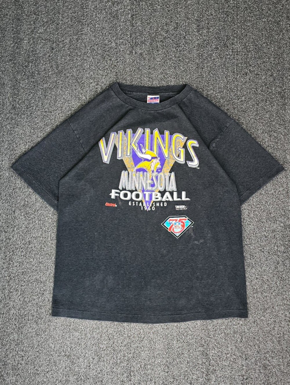Vintage 1994 Trench Men's Minnesota Vikings NFL Striped T-Shirt Size XL